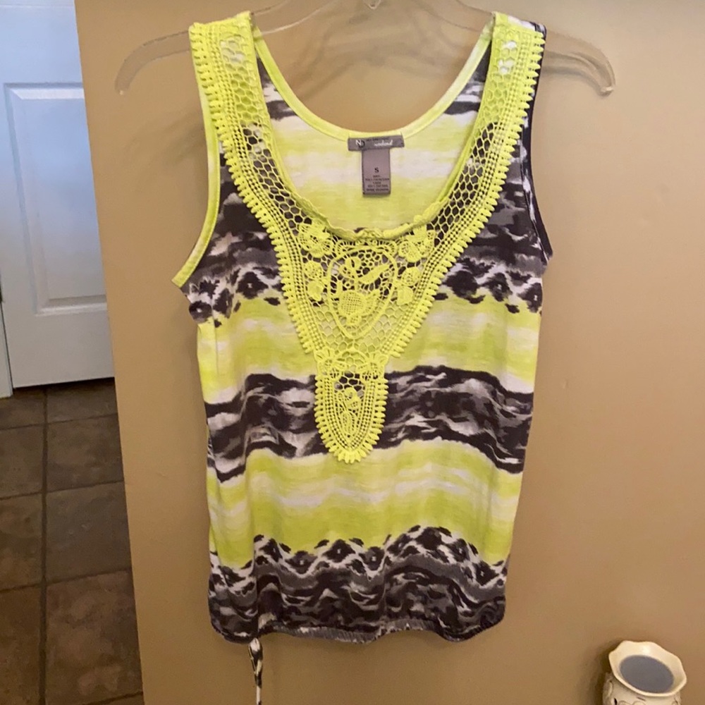New Directions size small sleeveless shirt.